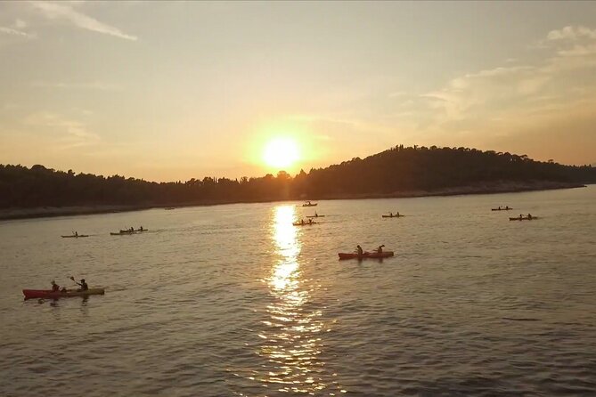 Dubrovnik: Sunset Kayaking & Snorkeling with water &wine - Paddling toward Lokrum Island
