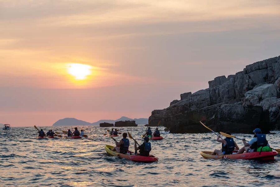 Dubrovnik: Sunset Sea Kayaking Tour - Who should book this tour?
