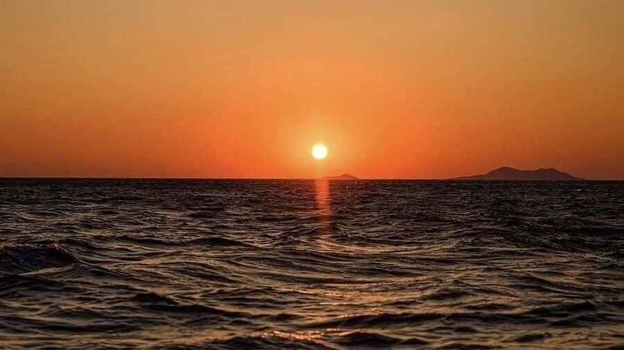 Dubrovnik: Sunset tour - Cruising below the city walls