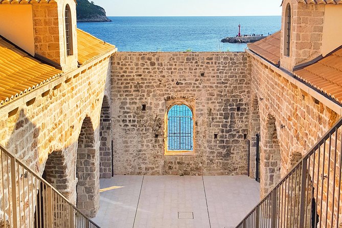 Dubrovnik walking history tour - Onofrio’s Fountain and the 12-kilometre aqueduct
