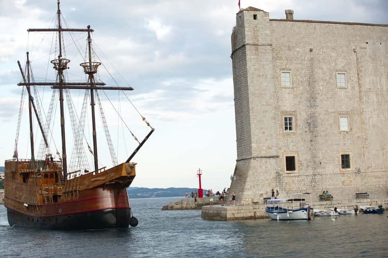 Dubrovnik walking tour and cruise on Karaka ship - Starting at Gruž Port, Not the Old Town
