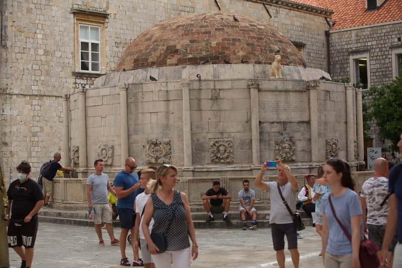 Dubrovnik walking tour and cruise on Karaka ship - One Hour Inside Dubrovnik’s Ancient Walls
