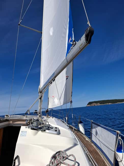Dubrovnik yacht cruise-Elafity islands & Blue cave - Why the small group matters