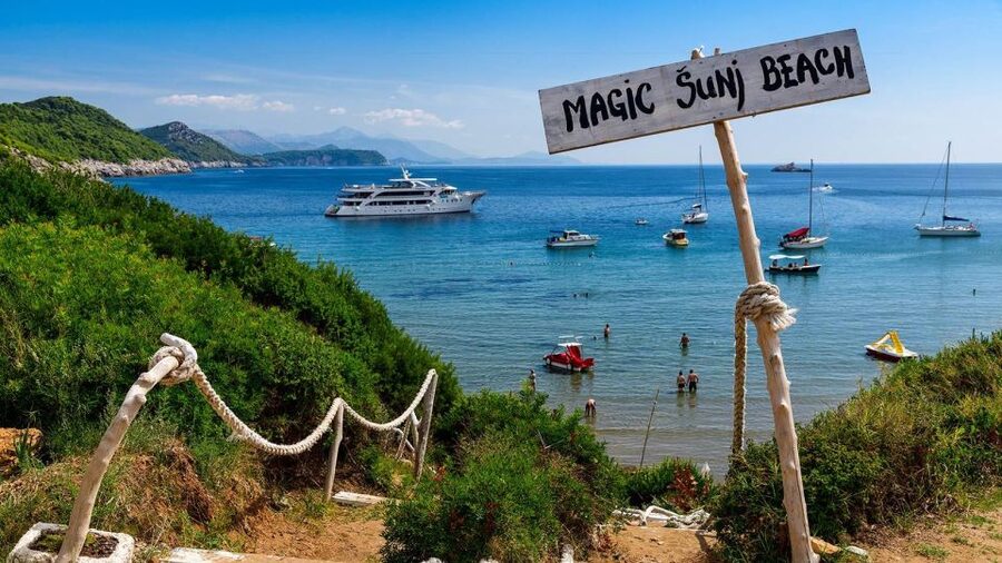 Elaphite Islands Cruise with Local Gastronomy at Captain's H - Leaving Dubrovnik and settling into the day