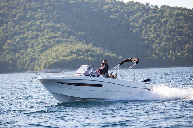 Elaphiti Islands 6 Hours Private Speedboat Tour - What the private skipper adds