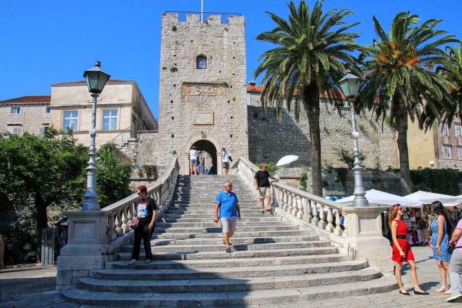 From Dubrovnik: Guided Tour of Pelješac & Korčula - Pelješac wine tasting: keep expectations modest