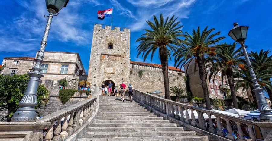 From Dubrovnik: Island of Korčula with wine tasting - Crossing the Pelješac peninsula toward Ston
