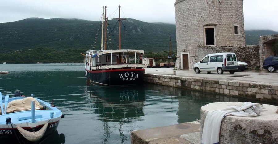 From Dubrovnik: Mali Ston Oyster Paradise Tour with Transfer - What the tasting includes, and what it may not