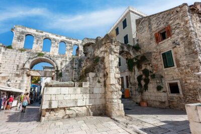 Split Day Trip and City Tour with Transfers
