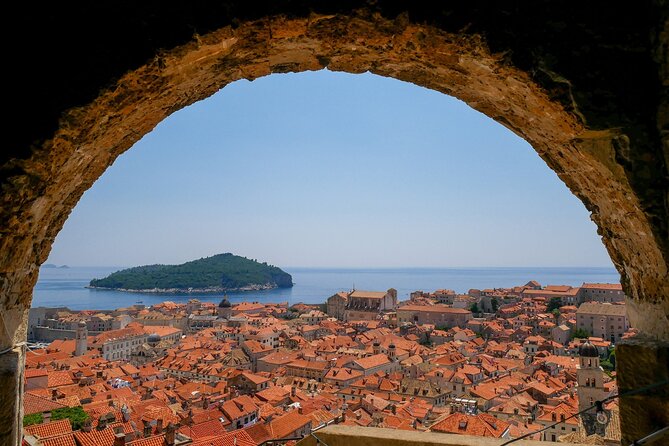 Guided Tour to discover Dubrovnik's Old Town, by day or night - Why the small group and local guide improve the visit