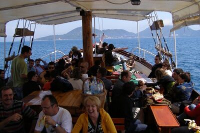 Island Hopping & City Walls Cruise with Food and Open Bar