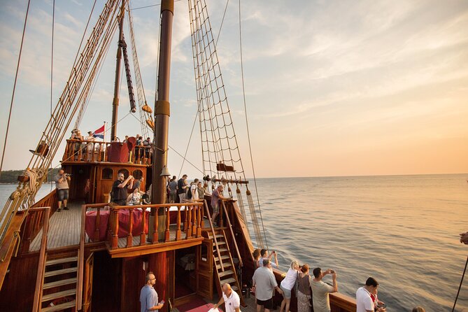 Karaka - The Best Dubrovnik Sunset Cruise (adults only) - How crowded is the Karaka?