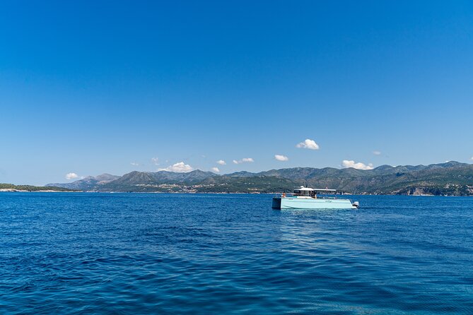 Luxury Blue Cave and Elaphiti Islands Small Group Tour - Šunj Beach and the swim to shore