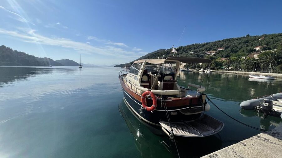 Luxury Private Boat Tour to Elaphiti Islands (4 hours) - The boat: character, comfort, and practical limits
