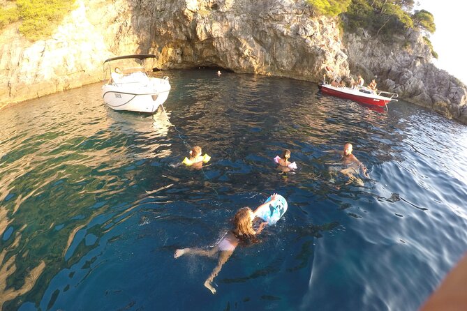 Private 4 Hours Blue Cave & Shunj Sandy Beach Experience - What the skipper adds to the experience