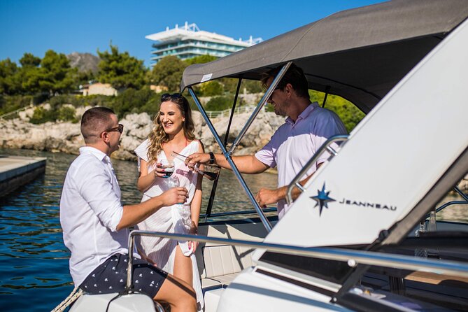 Private boat tour - caves, snorkeling, bays and beaches - What the skippers add to the day