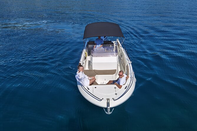 Private boat Tour - Dubrovnik Old Town and Elaphite islands - The boat itself and a day in the sun