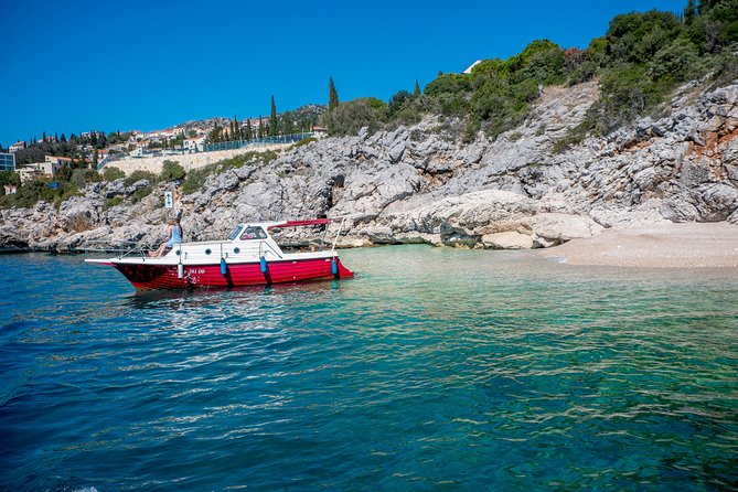 Private boat tour- explore the islands, find hidden caves and try snorkelling - Šunj Beach for a final swim