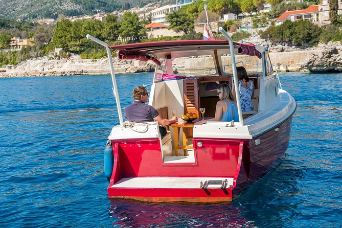 Private boat tour- explore the islands, find hidden caves and try snorkelling - Skippers and the value of a private crew