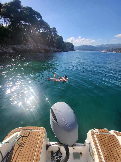 Private Boat Tour Tailor-Made 6h-All Inclusive - Drinks, music, and the easygoing details