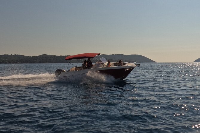 Private luxury speedboat tour-Islands, caves, beaches, snorkeling - The best reason to book: caves, swimming, and freedom