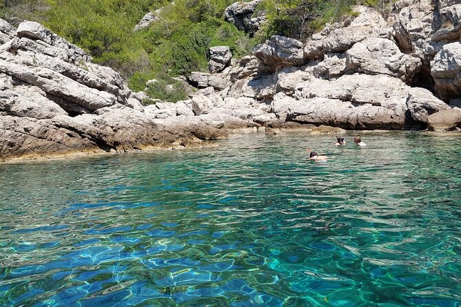 Private luxury speedboat tour-Islands, caves, beaches, snorkeling - Lokrum changes the direction of the day