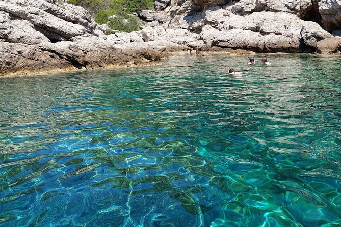 Private Speedboat Tour- Blue cave, sandy beaches and snorkelling - Who will enjoy this speedboat day most