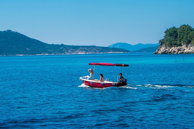 Rent a small boat without skipper - explore the islands and find hidden caves - Key points to know before booking