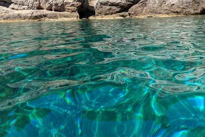 Rent a small boat without skipper - explore the islands and find hidden caves - Choosing your island route