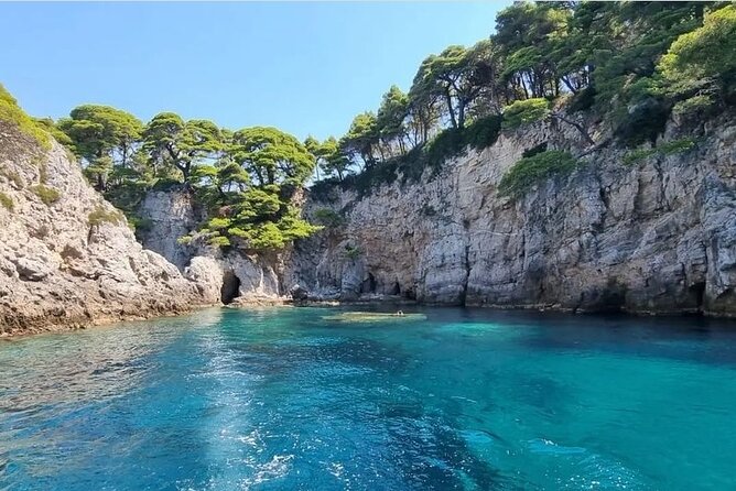 Speed Boat Tour to Elaphiti Caves and Sandy Beach from Dubrovnik - What the Small Group Adds