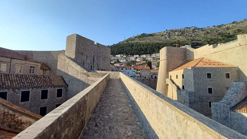 Sunset Wall Walk: 75-Minute Guided Tour & Free Exploration - The northern wall walk: history in short, useful stops