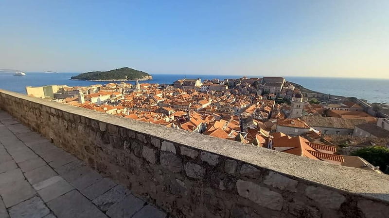 Sunset Wall Walk: 75-Minute Guided Tour & Free Exploration - Who should book this wall walk
