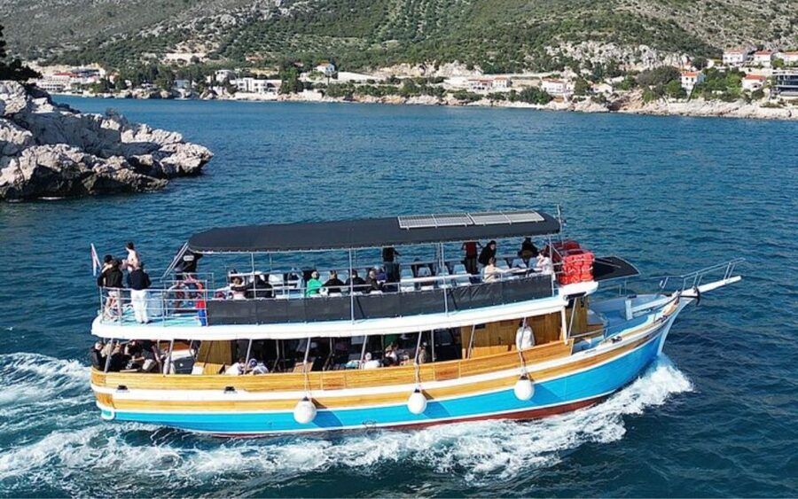 Three Island Boat Tour With Lunch - What the guides and crew add